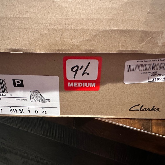 Black lace up Boots - Picture 5 of 8